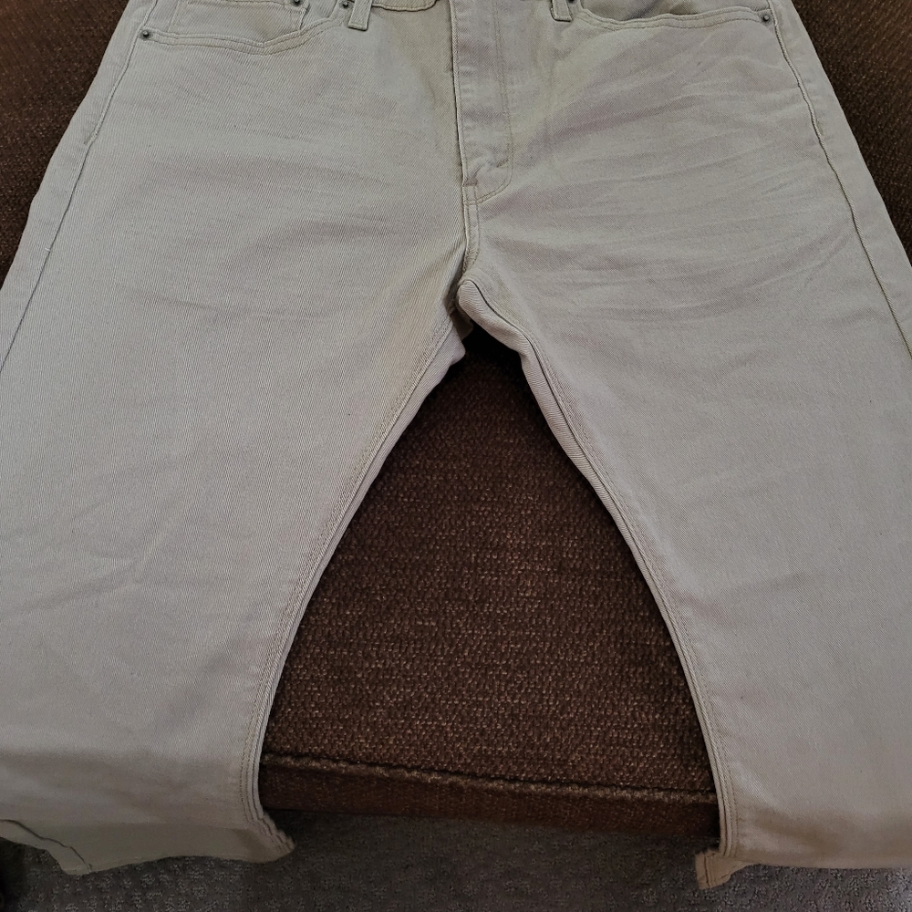 Levis - Picture 3 of 3
